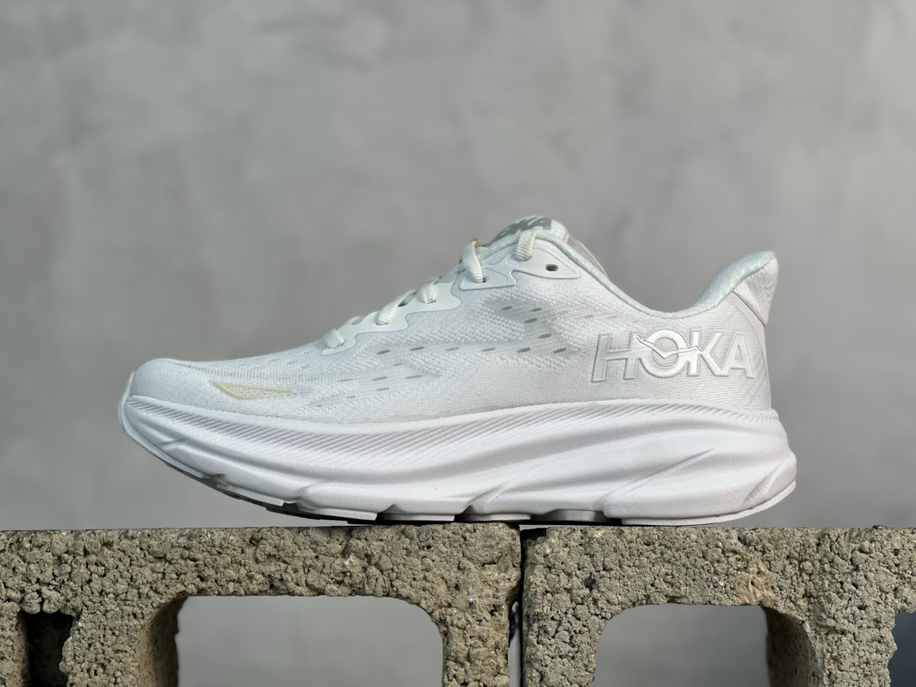 HOKA ONE ONE CLIFTON 9