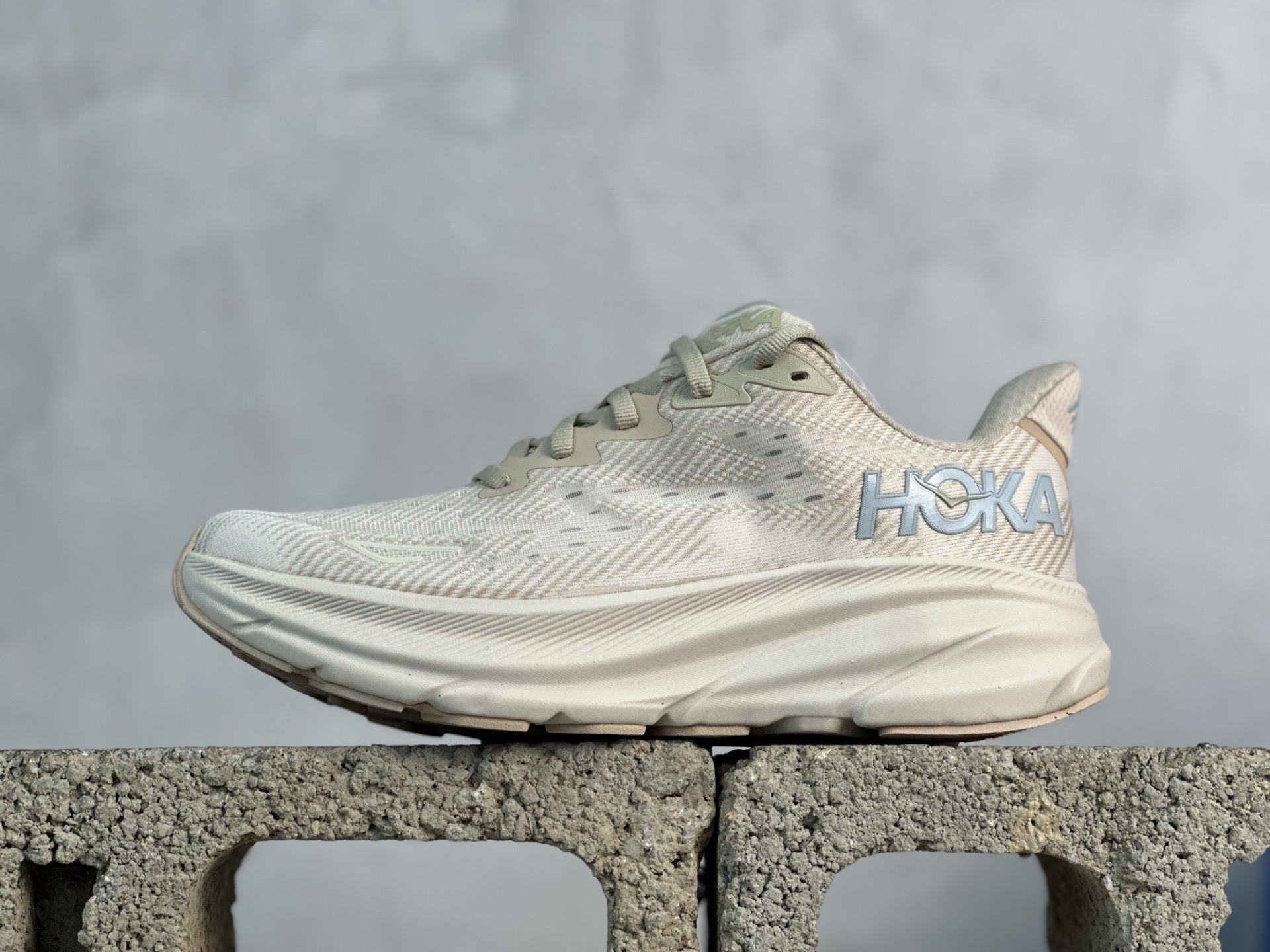 HOKA ONE ONE CLIFTON 9