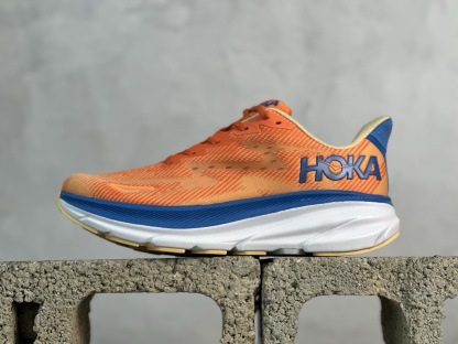 HOKA ONE ONE CLIFTON 9