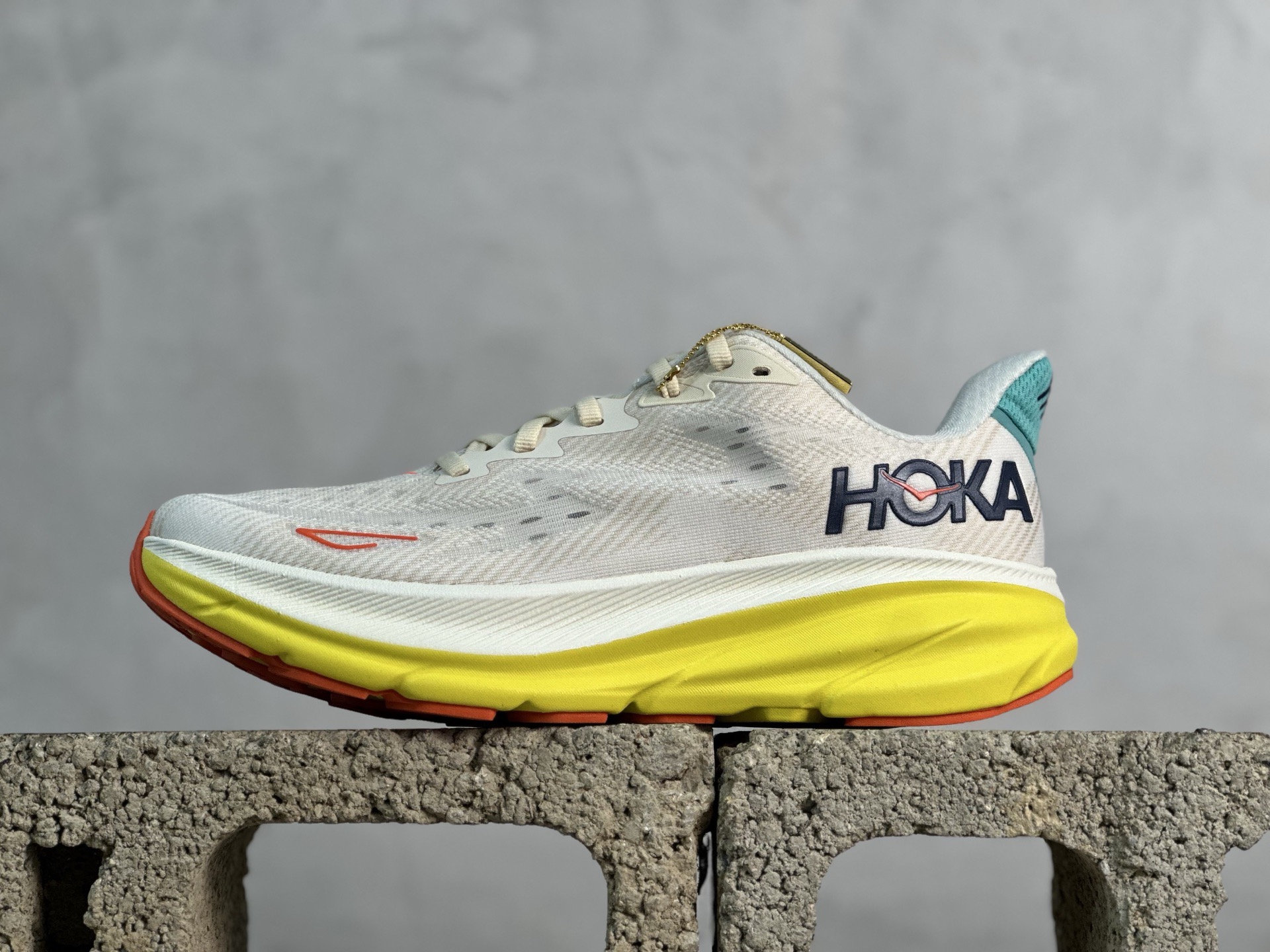 HOKA ONE ONE CLIFTON 9