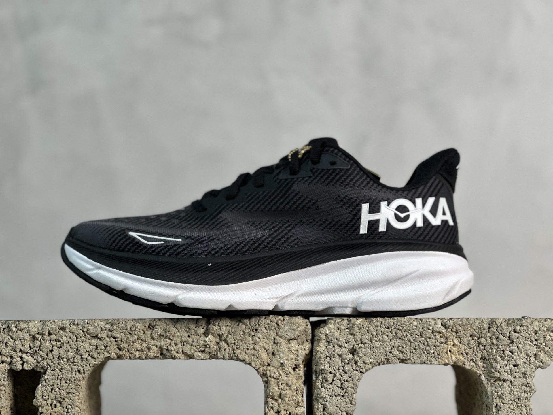 HOKA ONE ONE CLIFTON 9