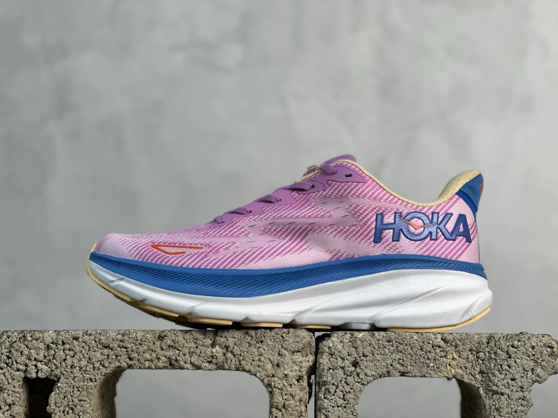 HOKA ONE ONE CLIFTON 9