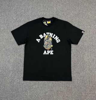 A BATHING APE FW25 BAPE鲨鱼鲨星人字母图案印花