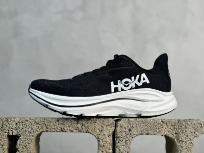 HOKA ONE ONE CLIFTON 10