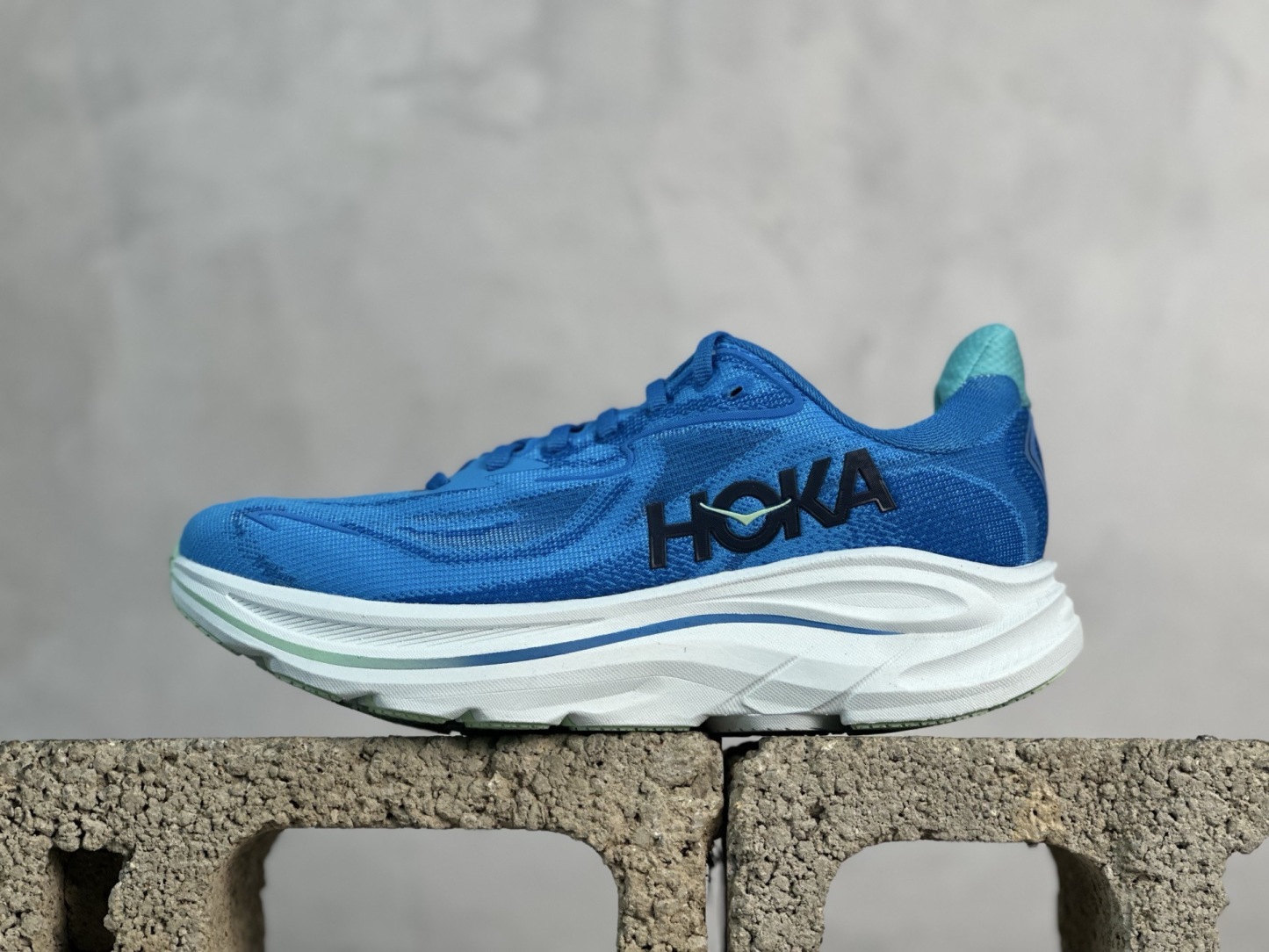 HOKA ONE ONE CLIFTON 10