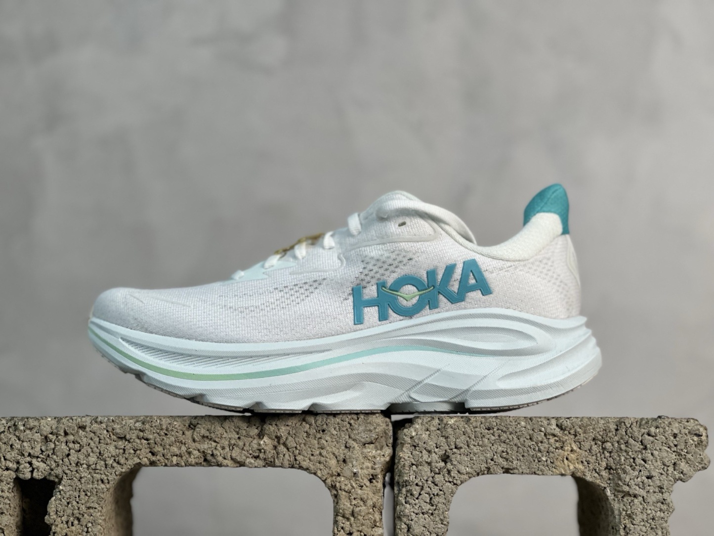 HOKA ONE ONE CLIFTON 10