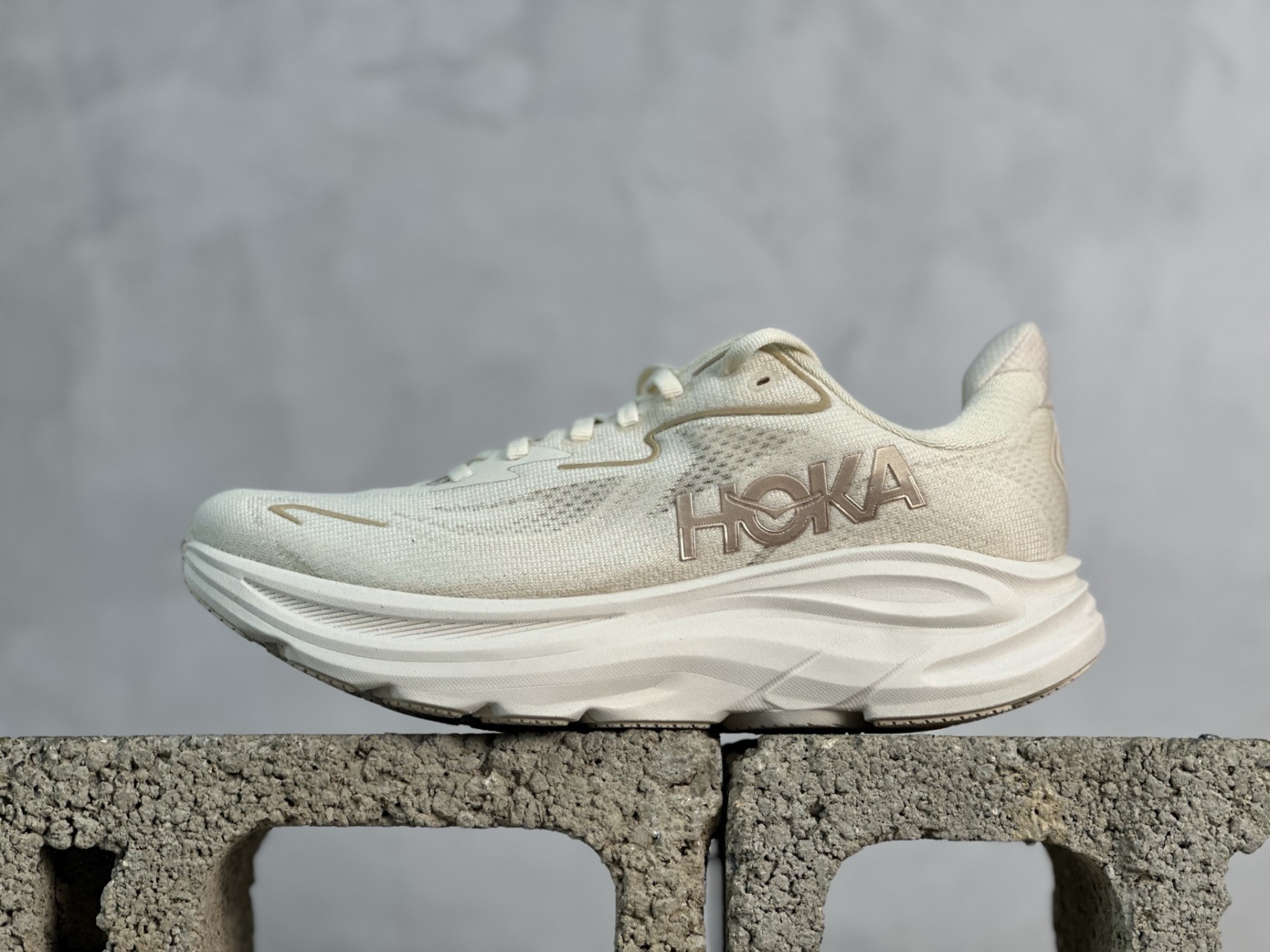 HOKA ONE ONE CLIFTON 10