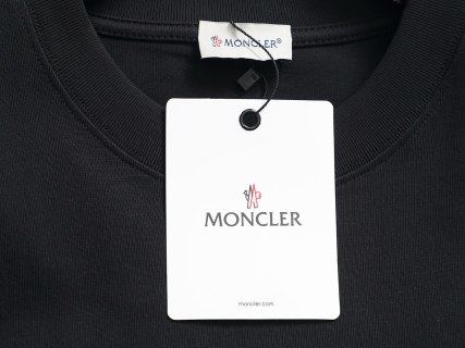 MONCLER  蒙口 红蓝交错字母刺绣
