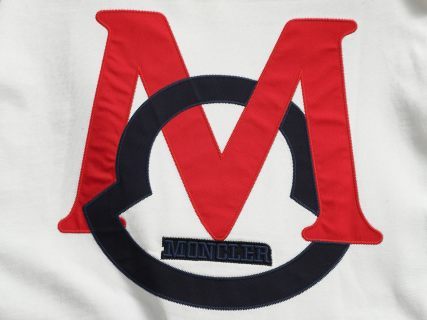 MONCLER  蒙口 红蓝交错字母刺绣