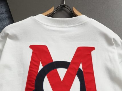 MONCLER  蒙口 红蓝交错字母刺绣