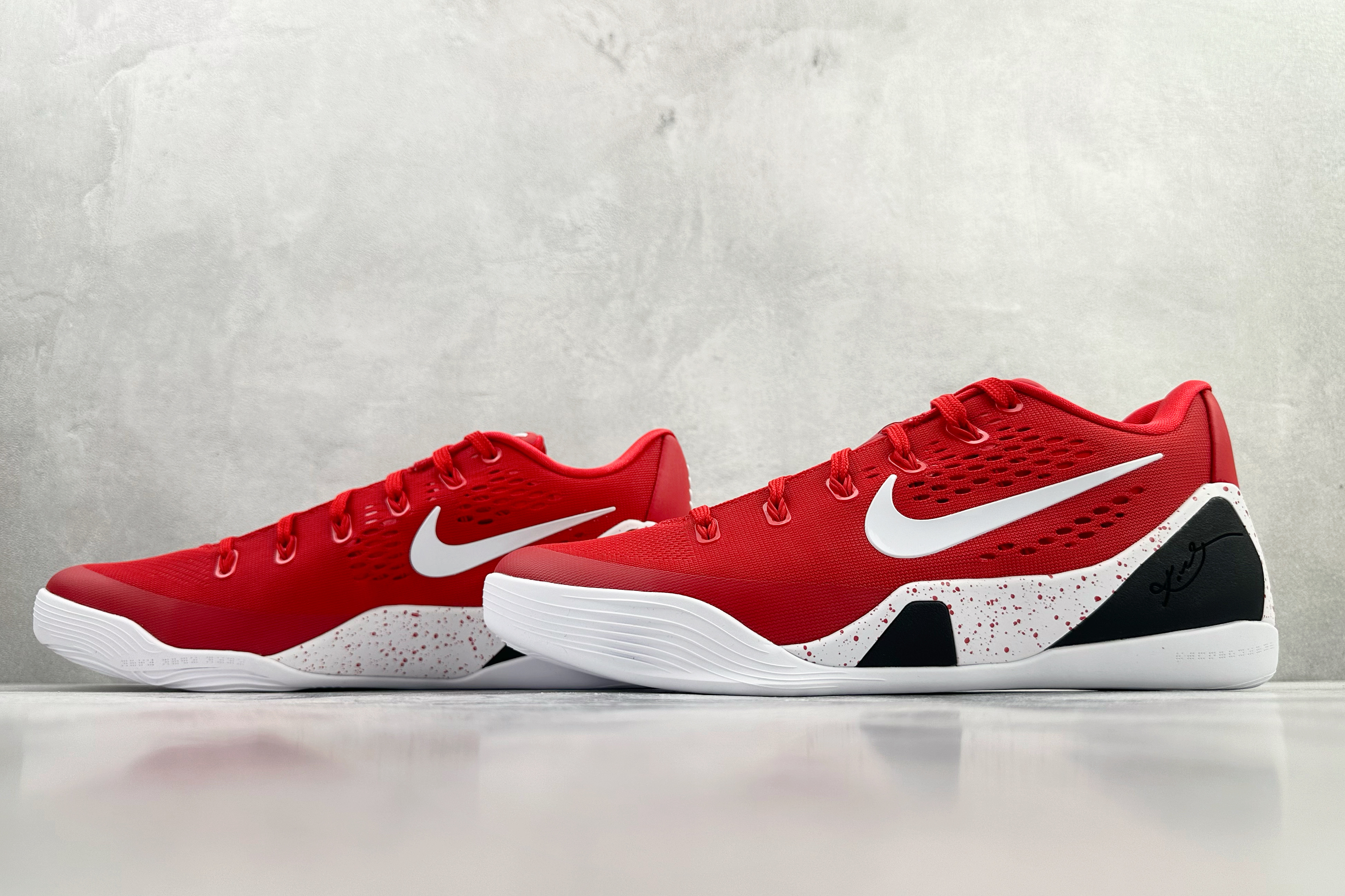 kobe 9 系列（尺寸建議偏大0.5號拿）