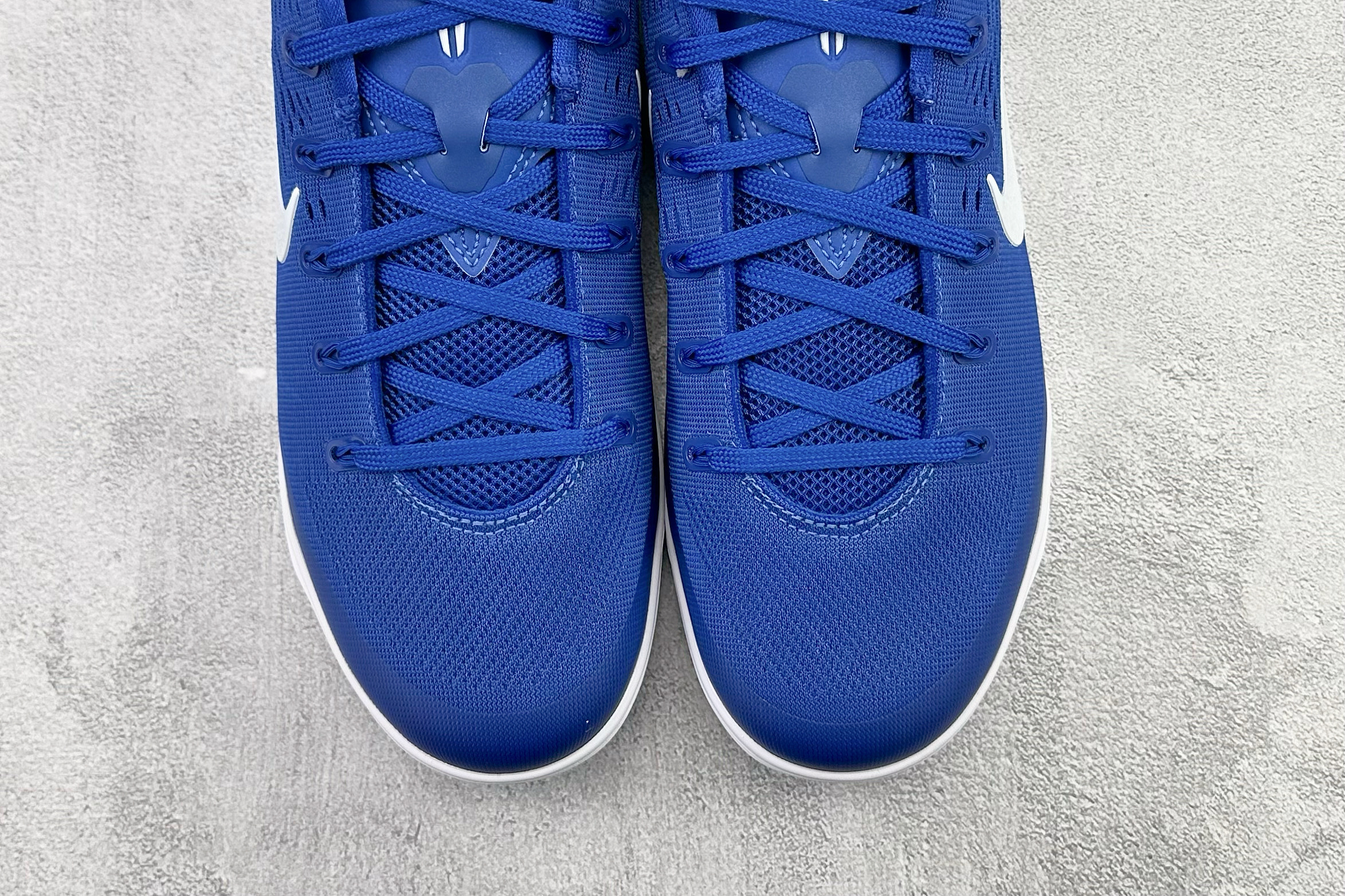 kobe 9 系列（尺寸建議偏大0.5號拿）