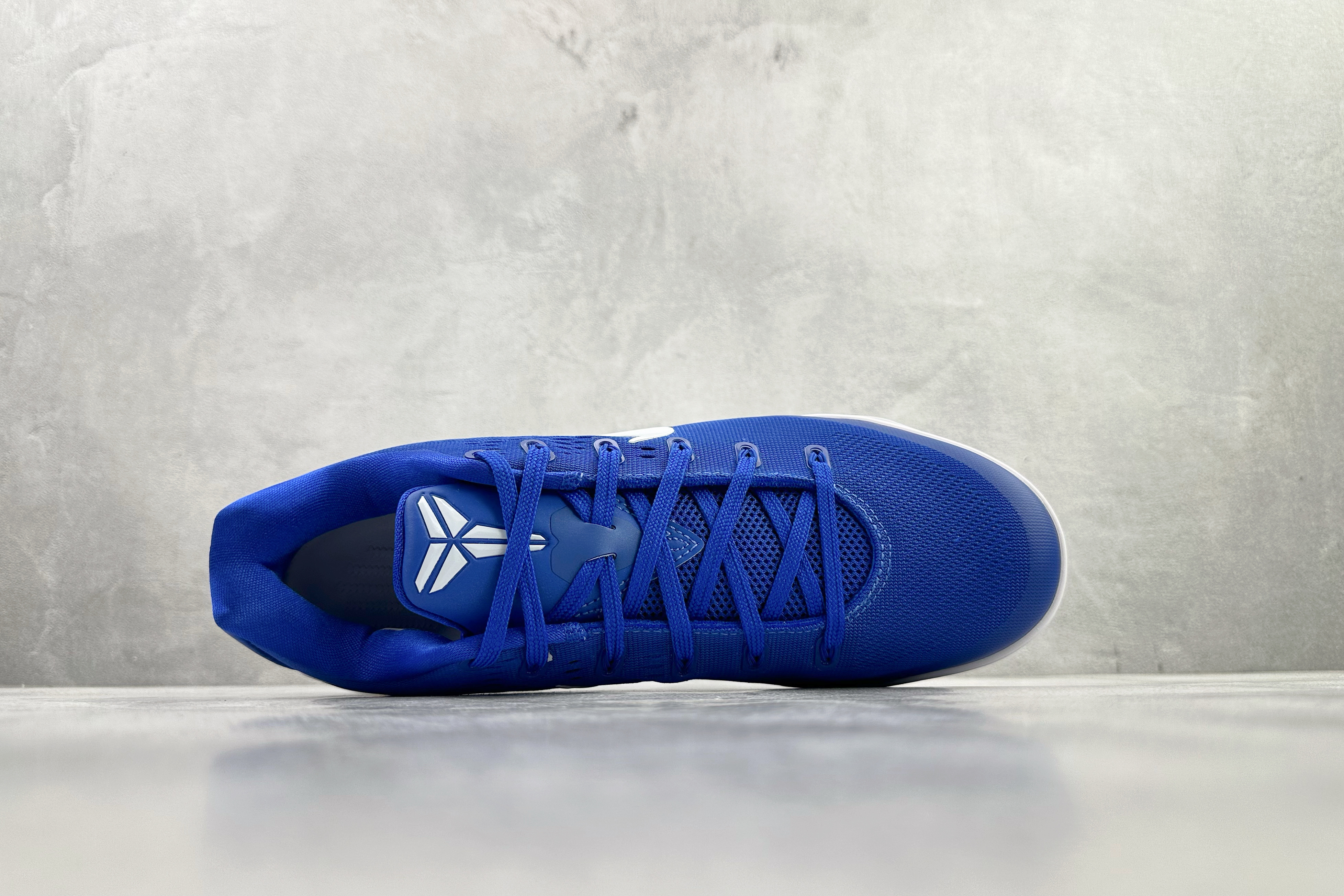 kobe 9 系列（尺寸建議偏大0.5號拿）