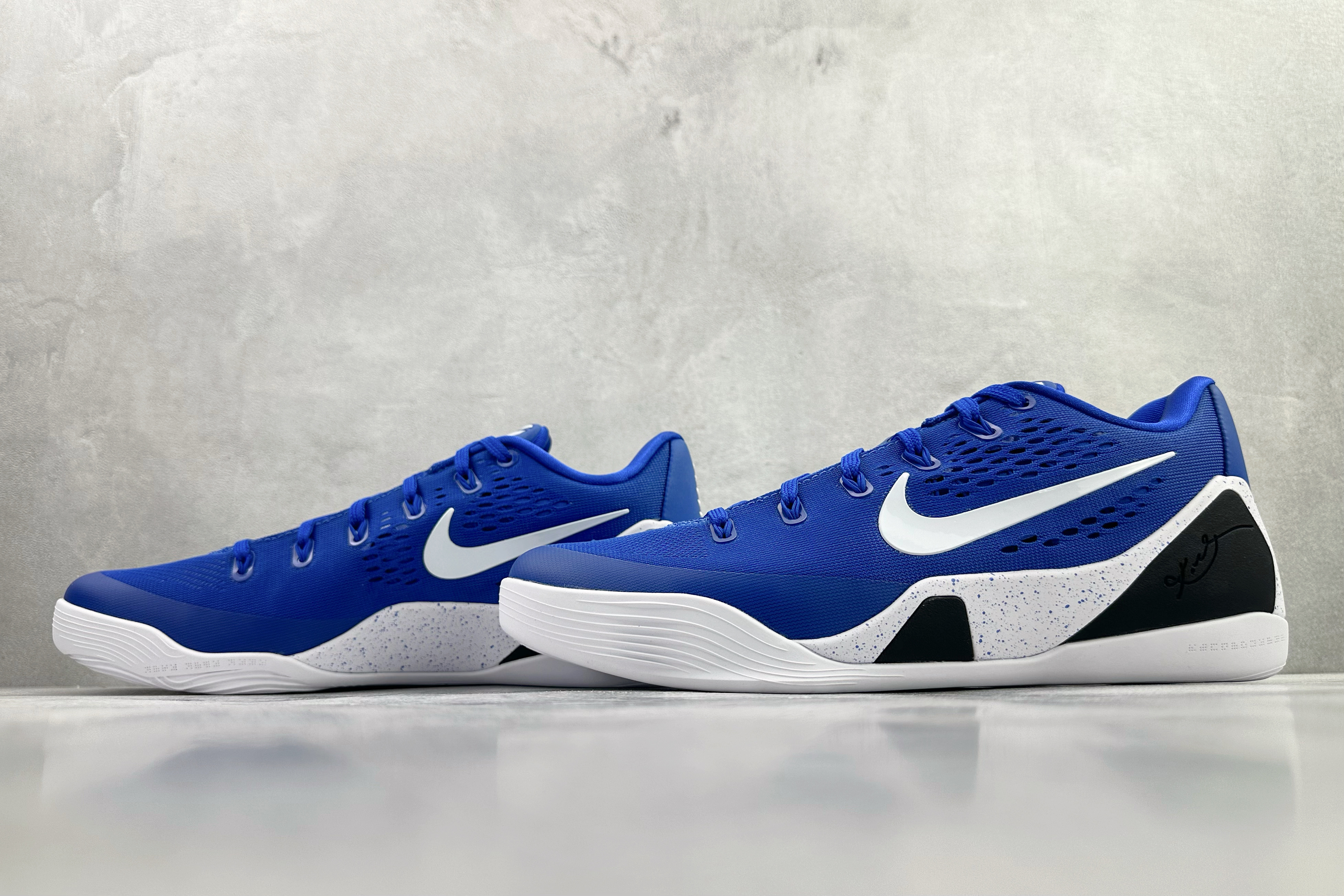 kobe 9 系列（尺寸建議偏大0.5號拿）
