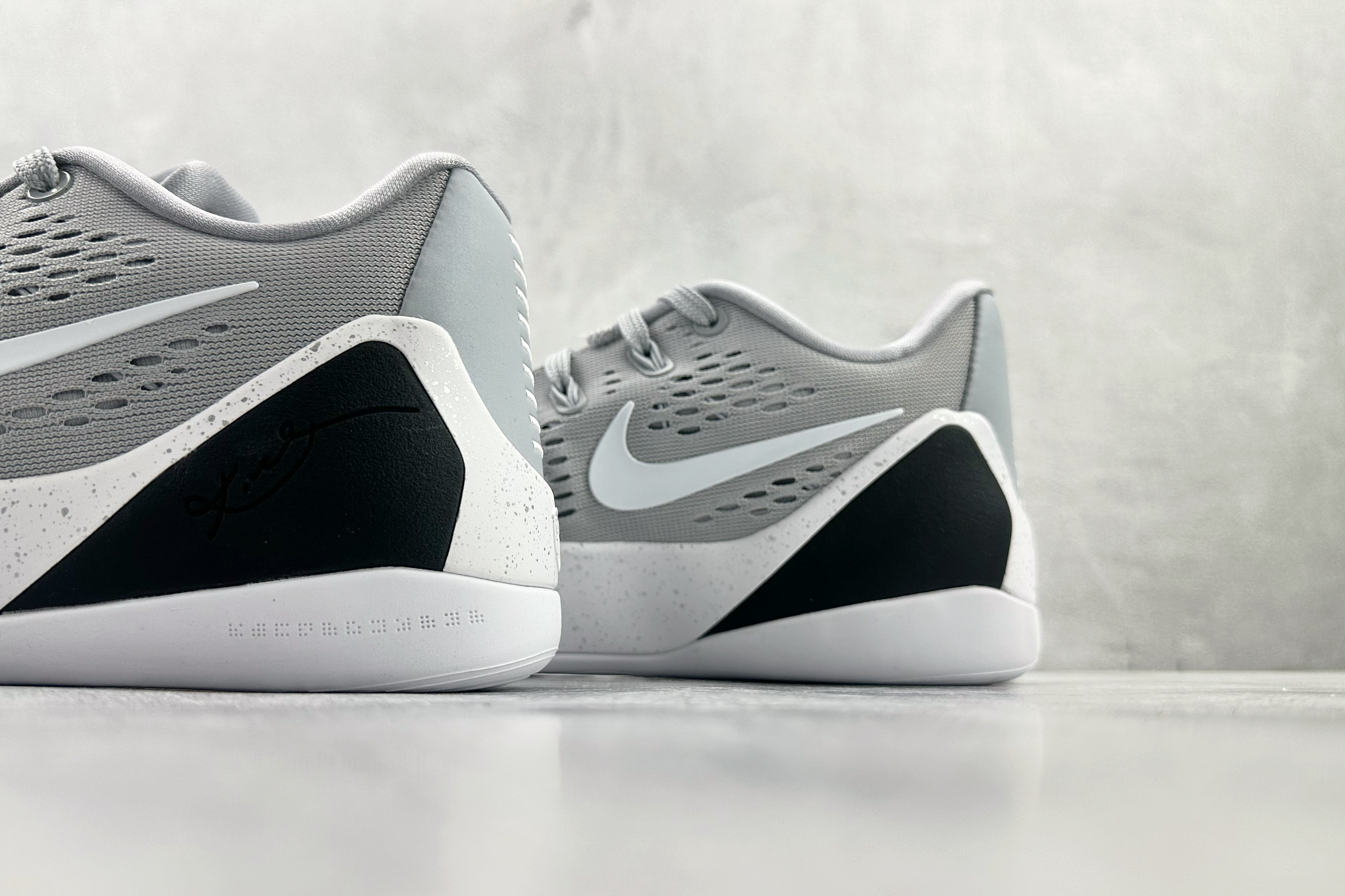 kobe 9 系列（尺寸建議偏大0.5號拿）