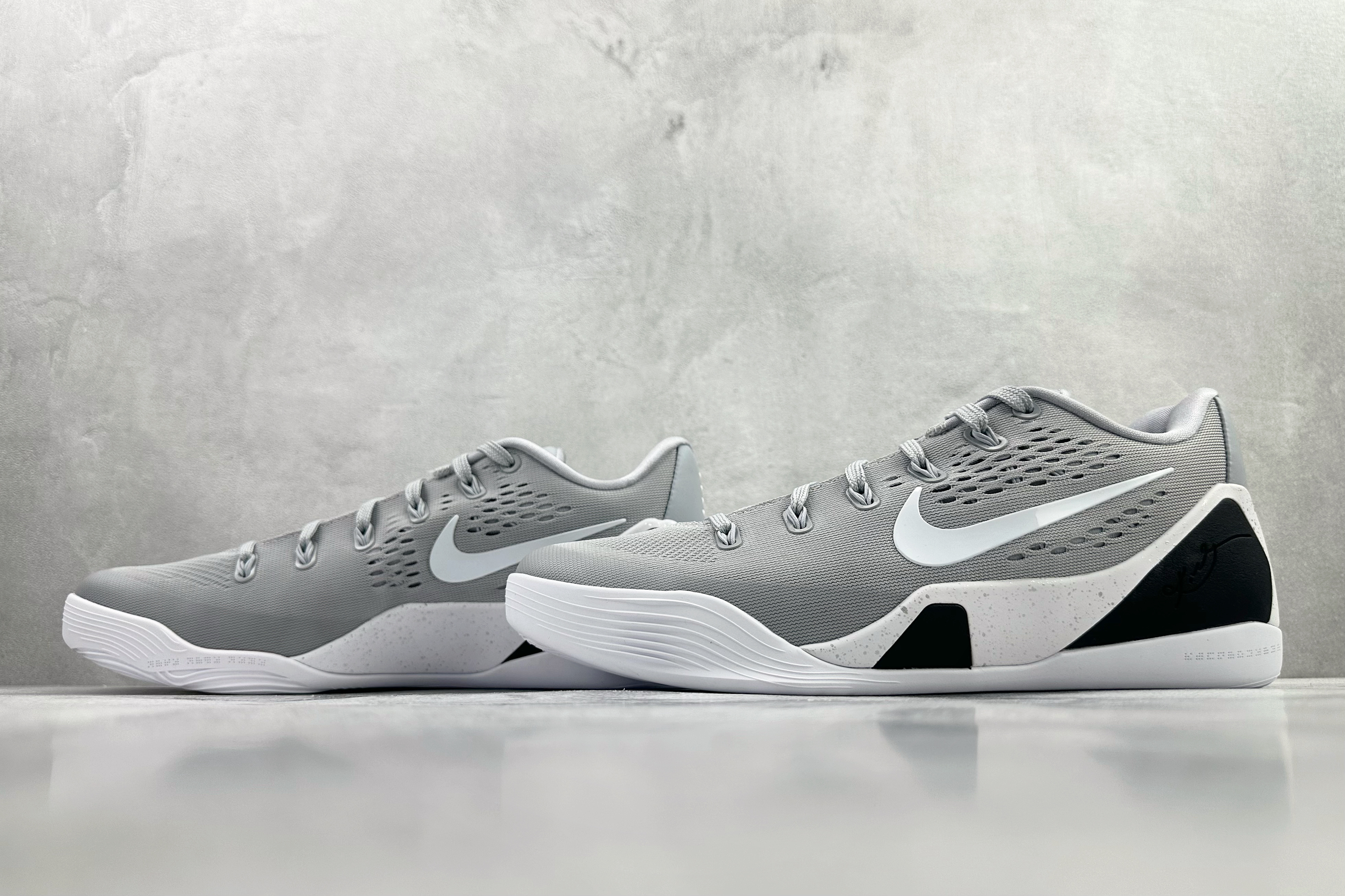 kobe 9 系列（尺寸建議偏大0.5號拿）