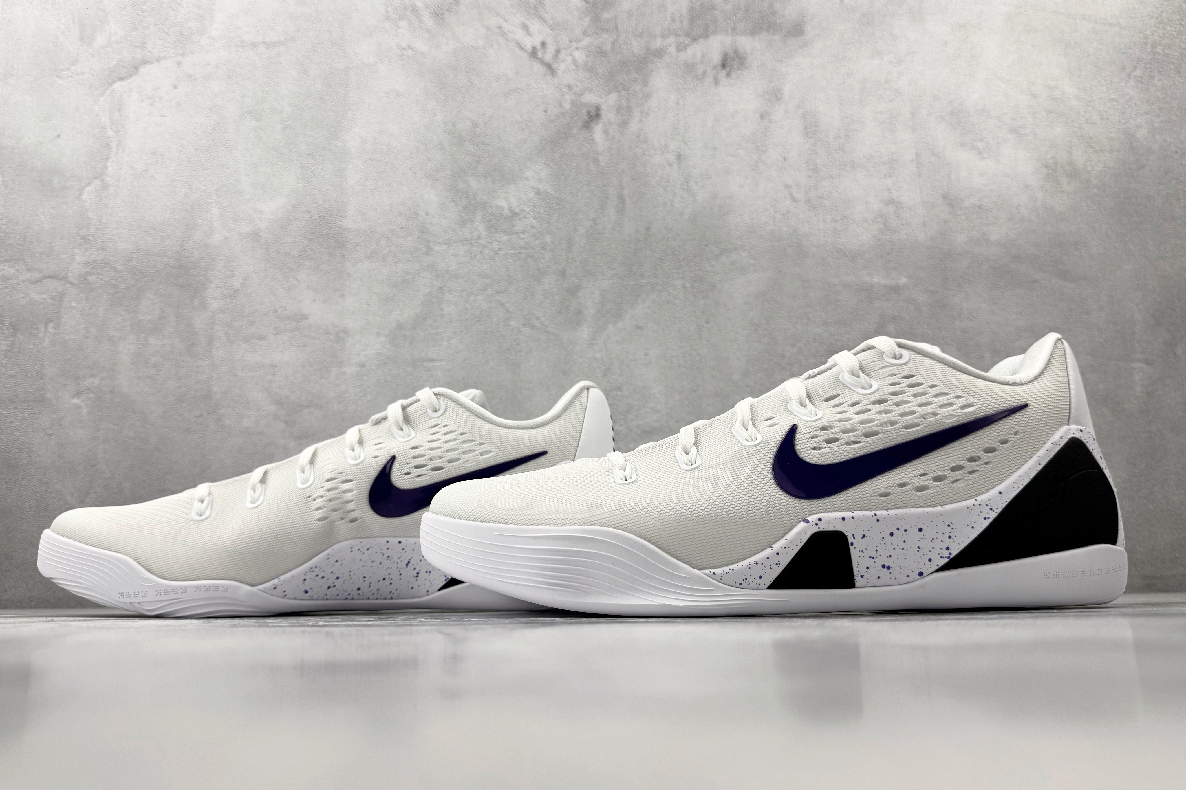 kobe 9 系列（尺寸建議偏大0.5號拿）