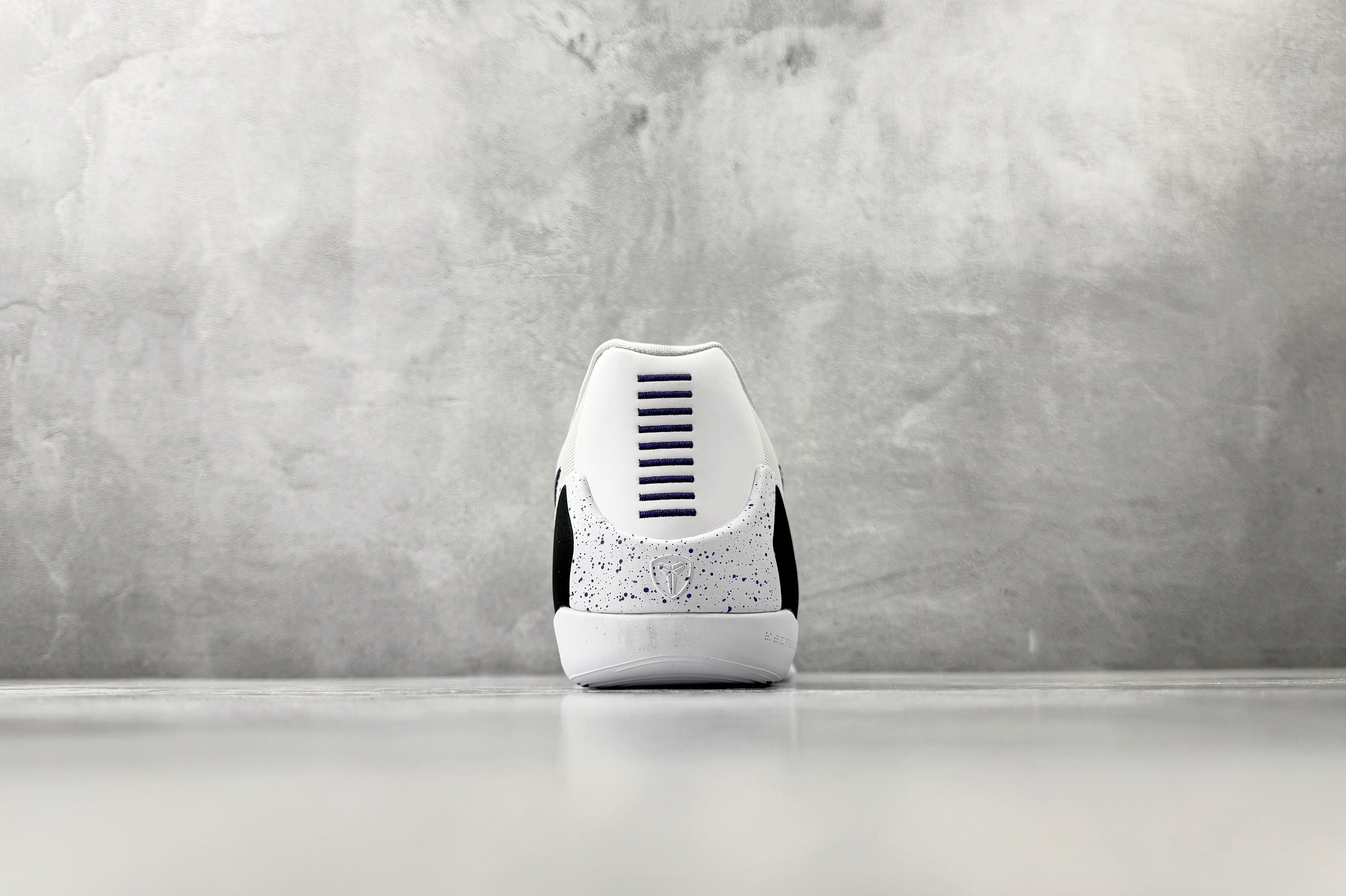 kobe 9 系列（尺寸建議偏大0.5號拿）