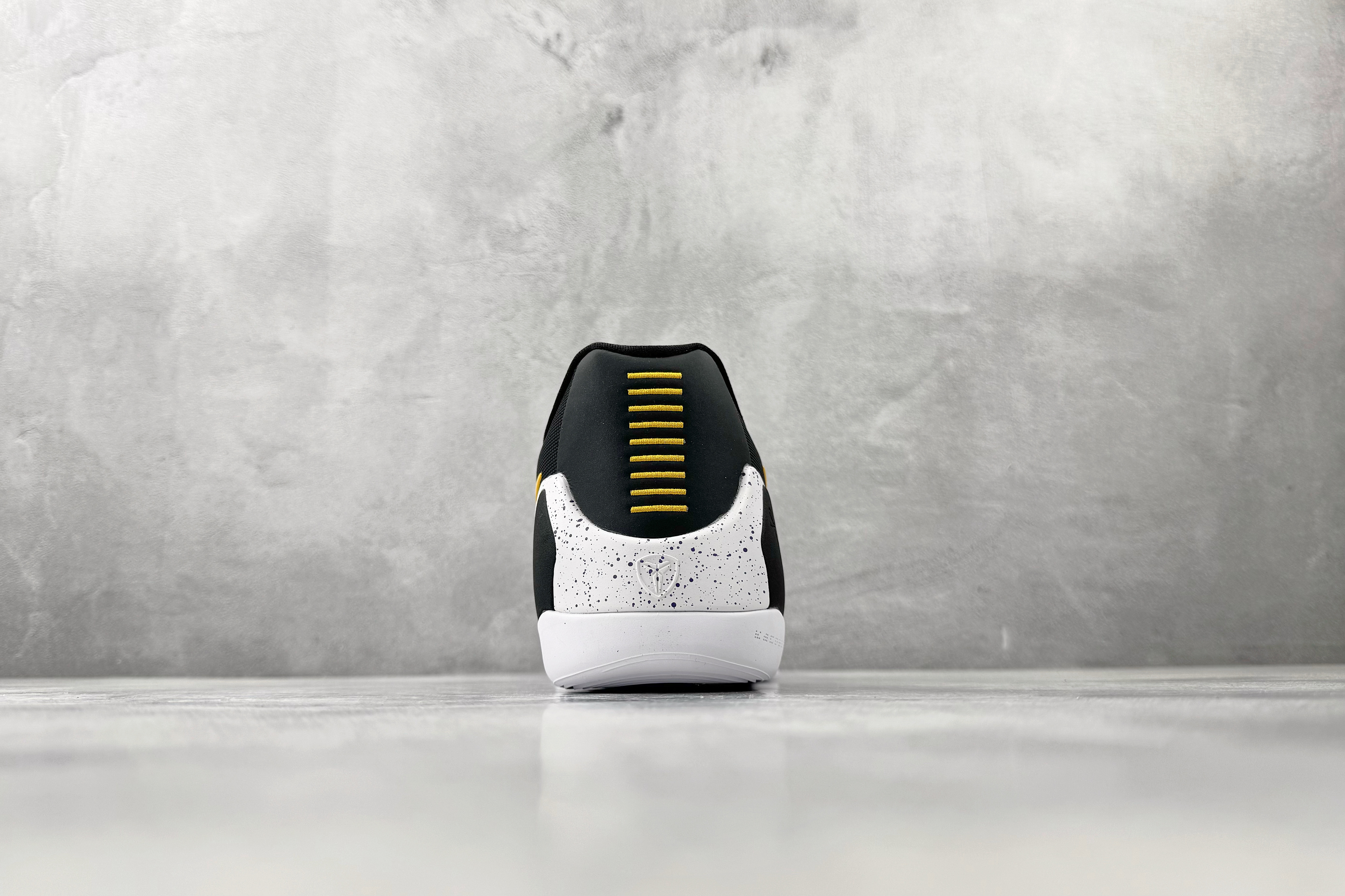 kobe 9 系列（尺寸建議偏大0.5號拿）