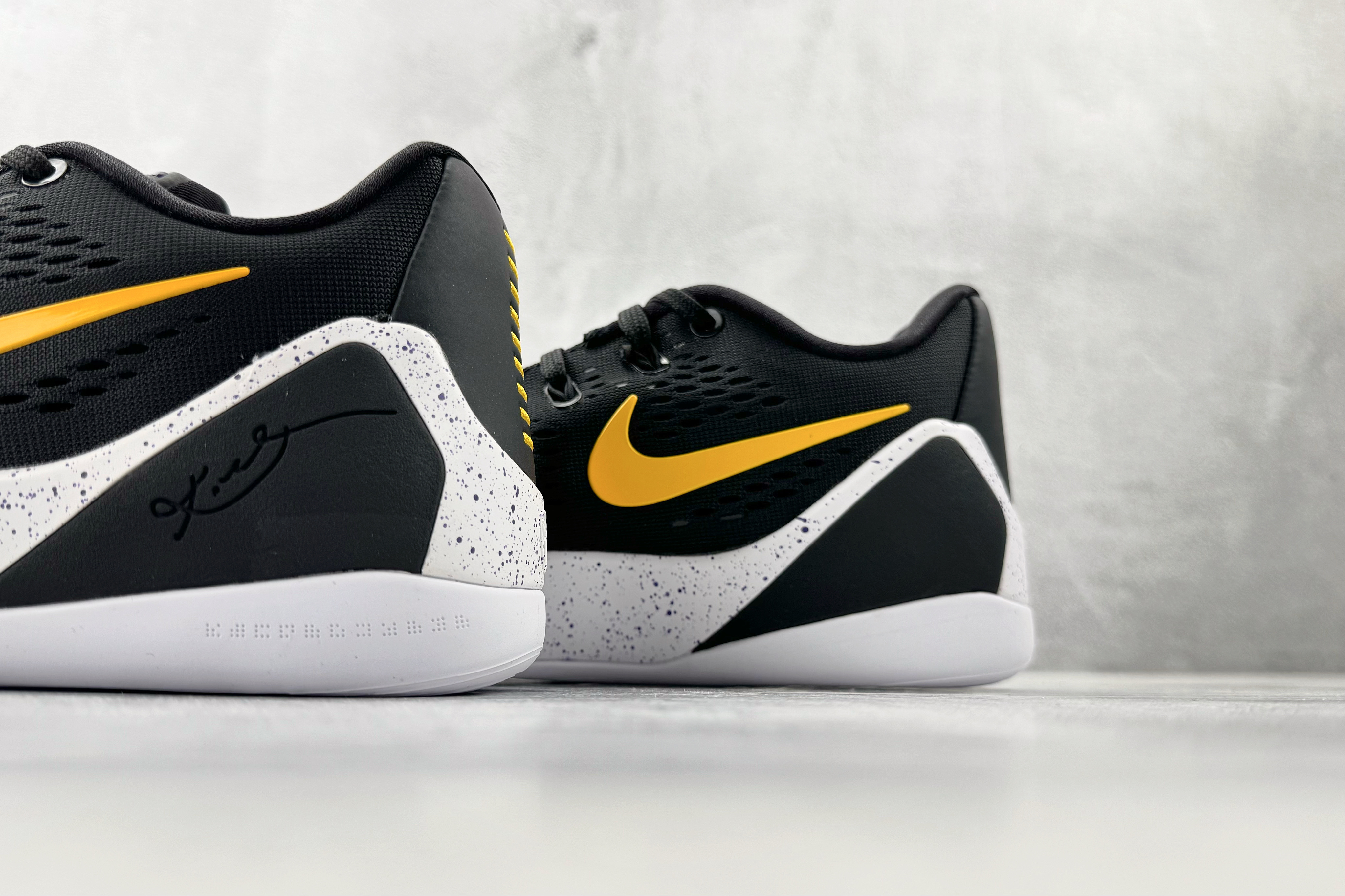 kobe 9 系列（尺寸建議偏大0.5號拿）