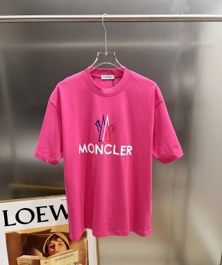 MONCLER 蒙口 红蓝交错字母刺绣