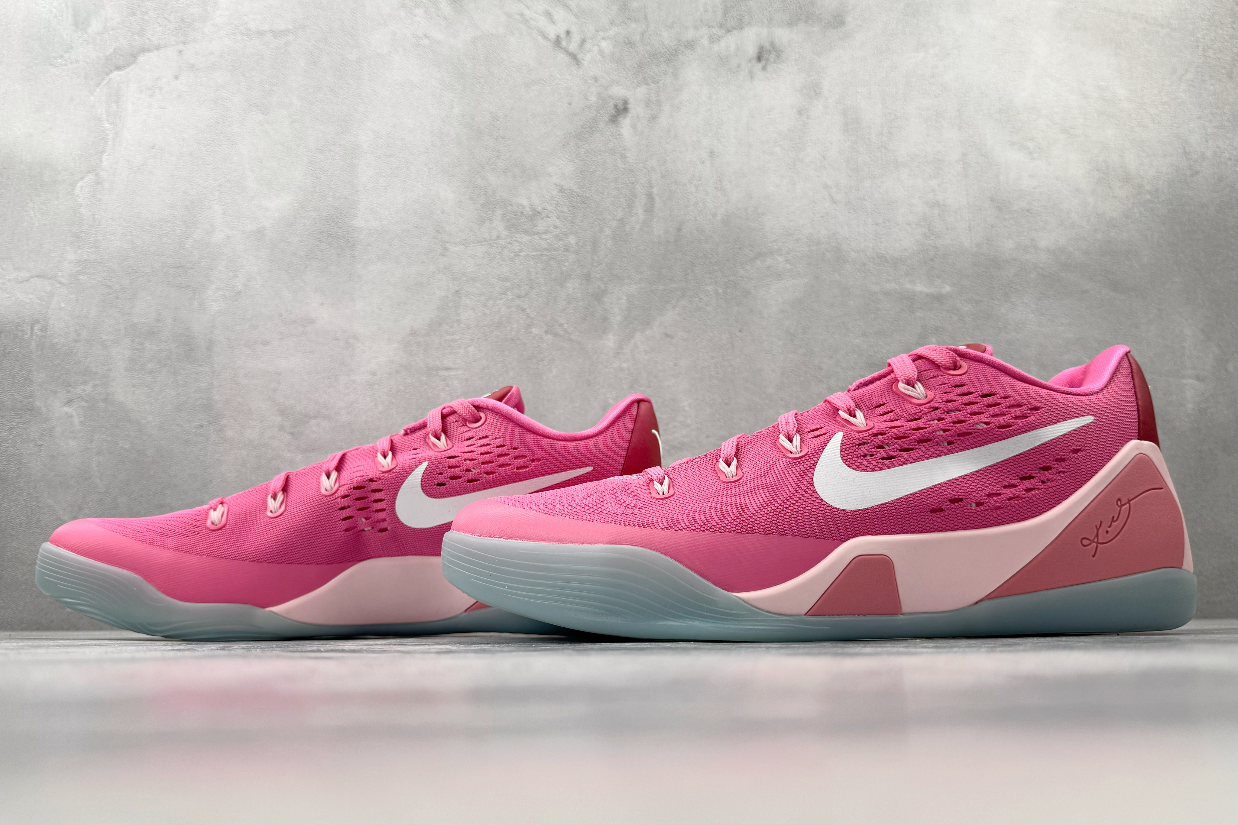 kobe 9 系列（尺寸建議偏大0.5號拿）