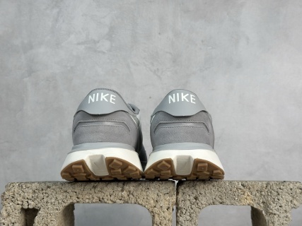 Nike Waffle Phoenix Waffl SACAI