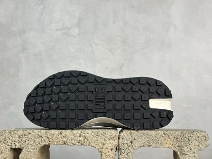Nike Waffle Phoenix Waffl SACAI