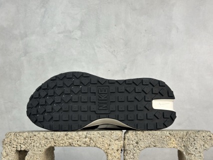 Nike Waffle Phoenix Waffl SACAI