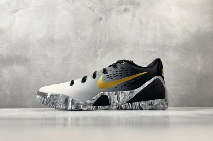 kobe 9 系列（尺寸建議偏大0.5號拿）