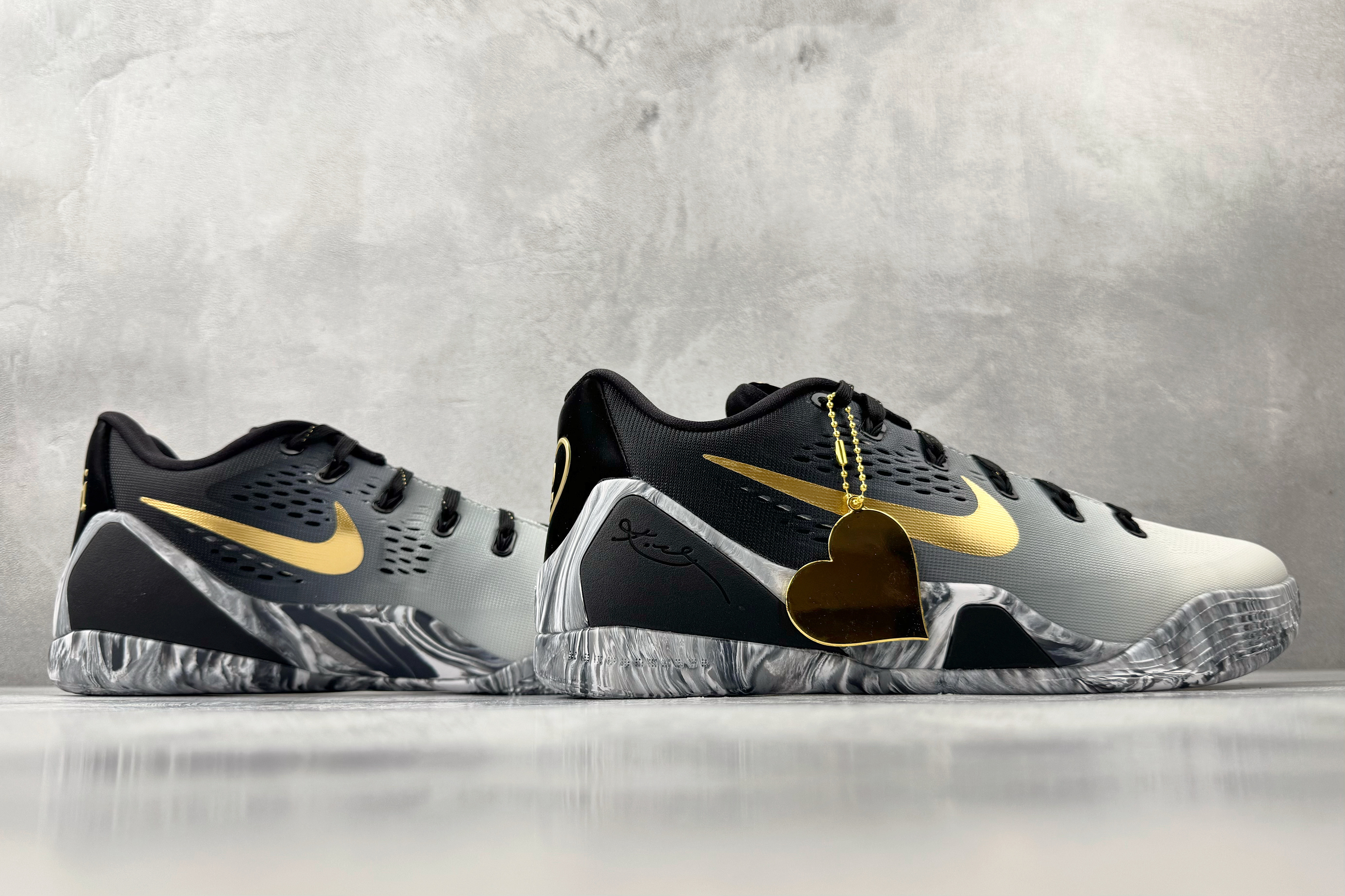 kobe 9 系列（尺寸建議偏大0.5號拿）