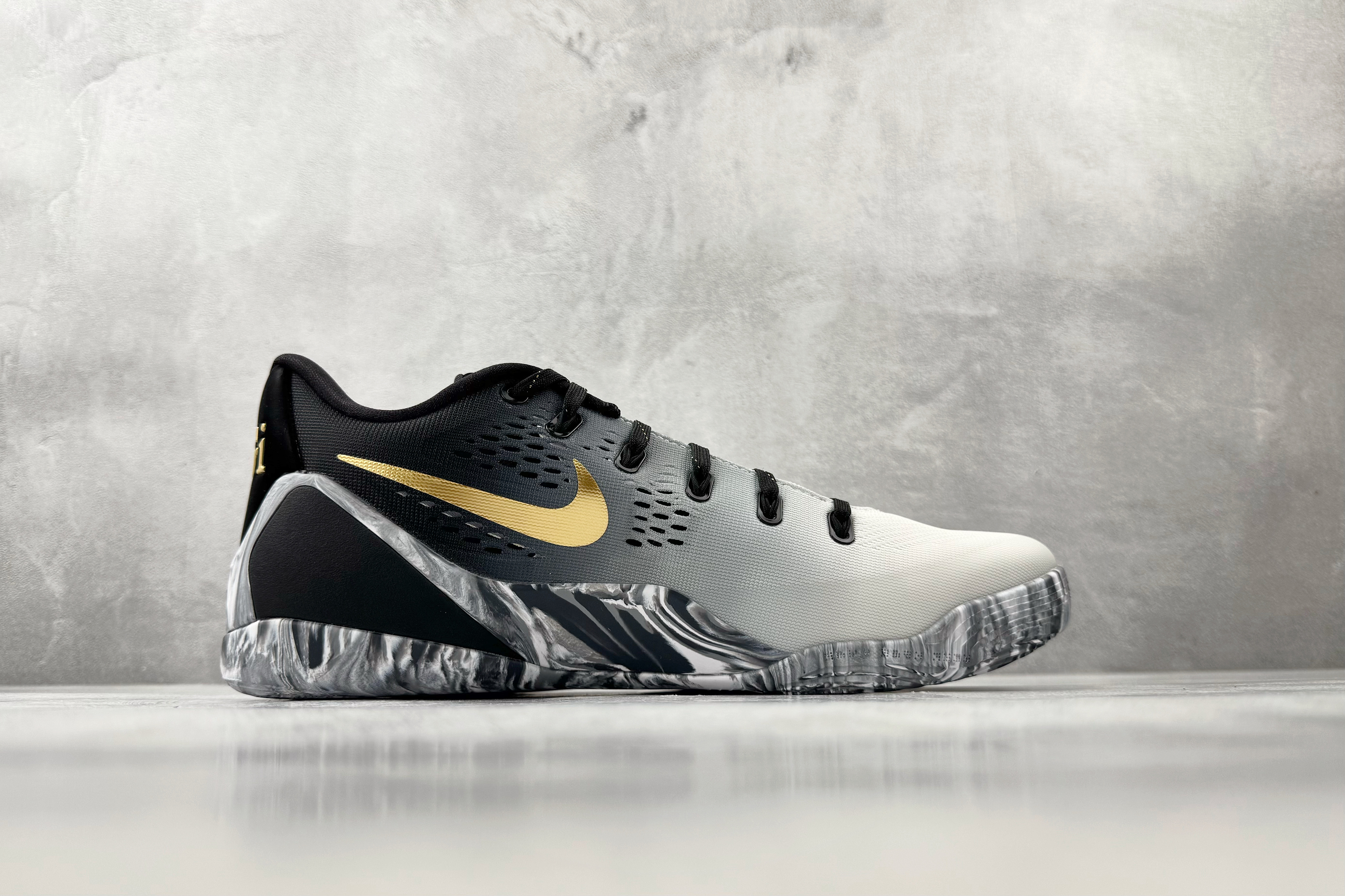 kobe 9 系列（尺寸建議偏大0.5號拿）