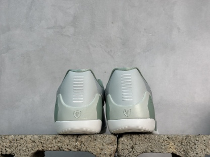 kobe 9 系列（尺寸建議偏大0.5號拿）