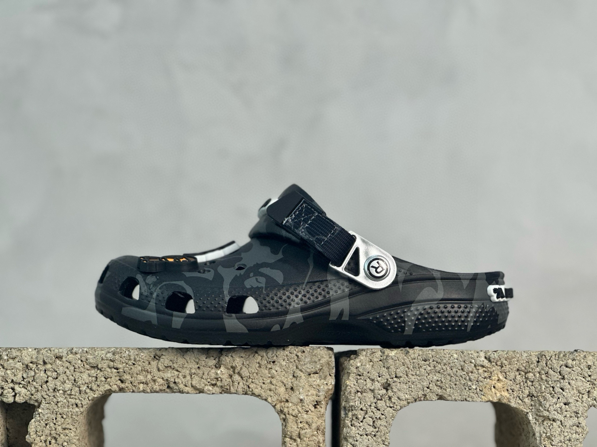 Crocs bape 聯名