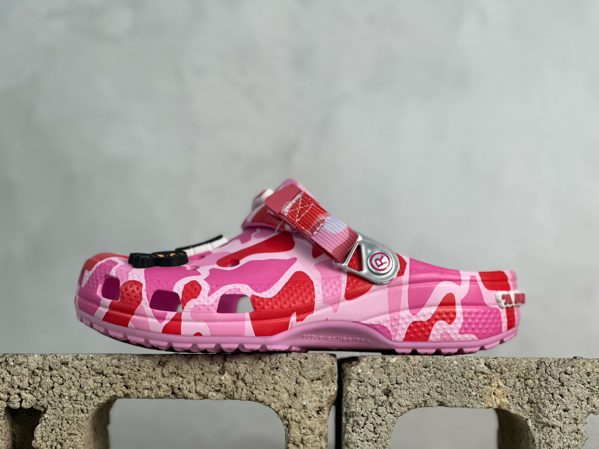 Crocs bape 聯名
