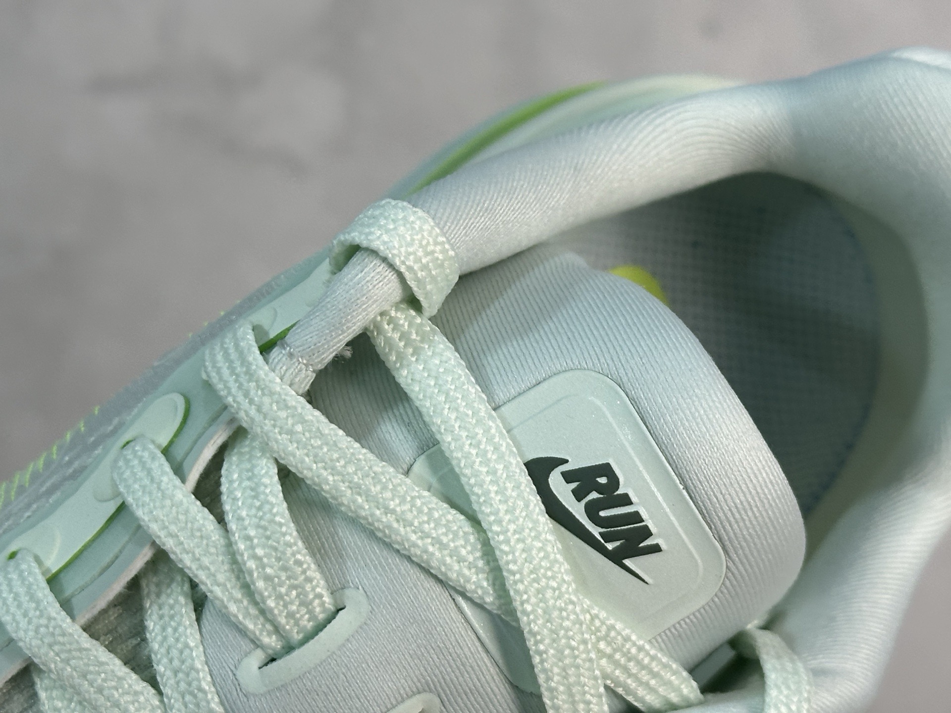 Nike Air Zoom Vomero Premium