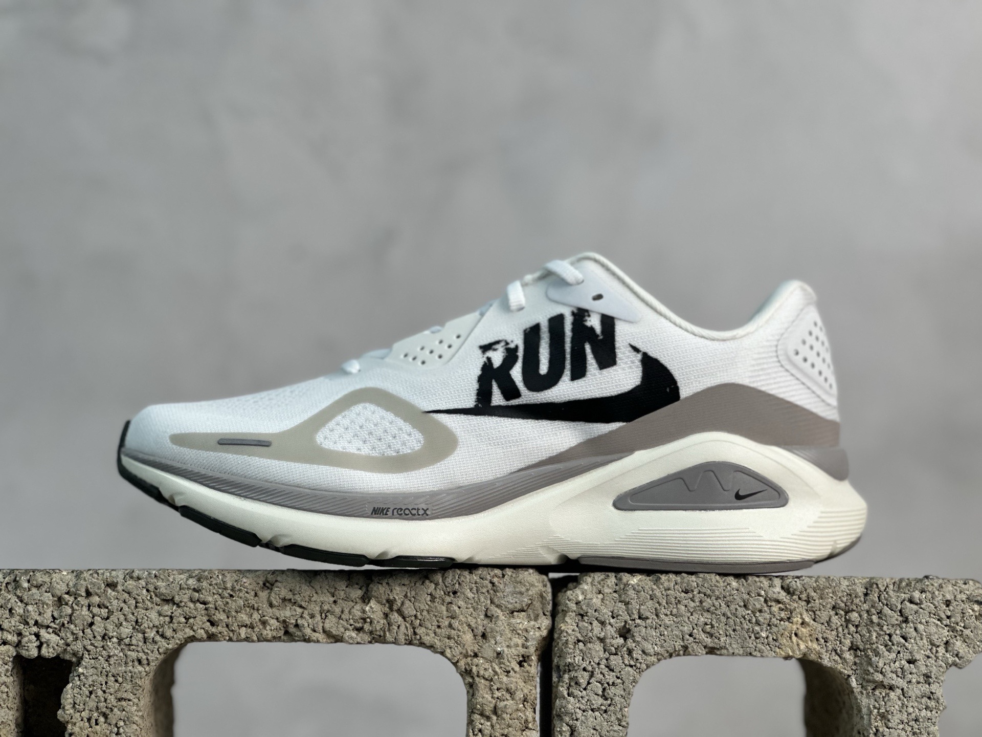 Nike Air Zoom Structure 26