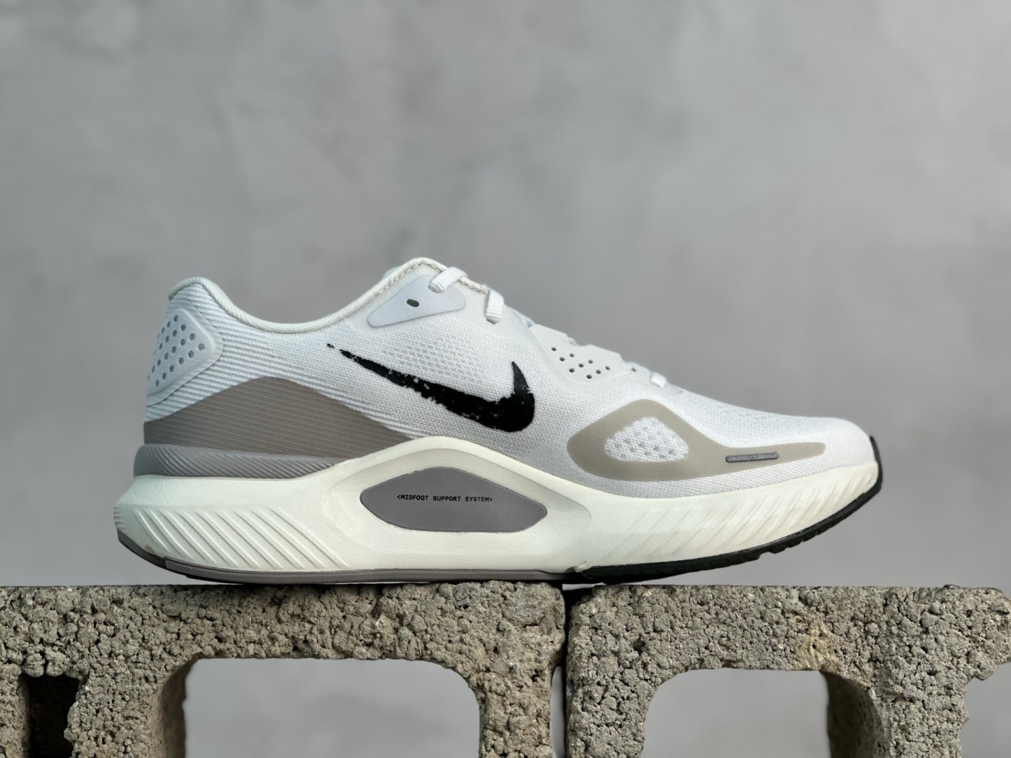 Nike Air Zoom Structure 26