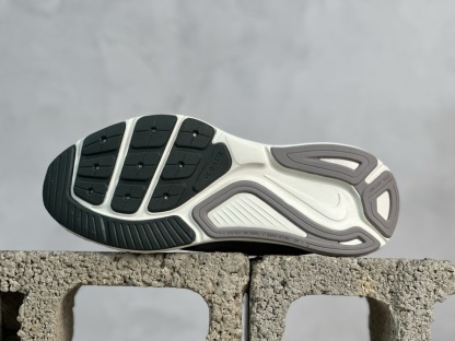 Nike Air Zoom Structure 26