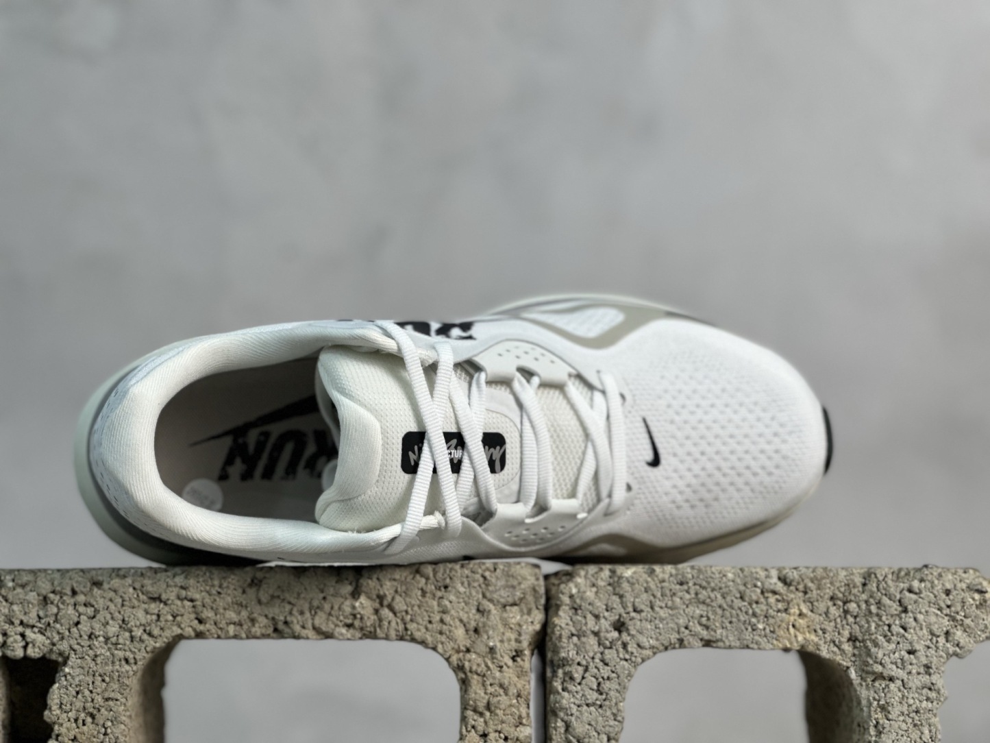 Nike Air Zoom Structure 26