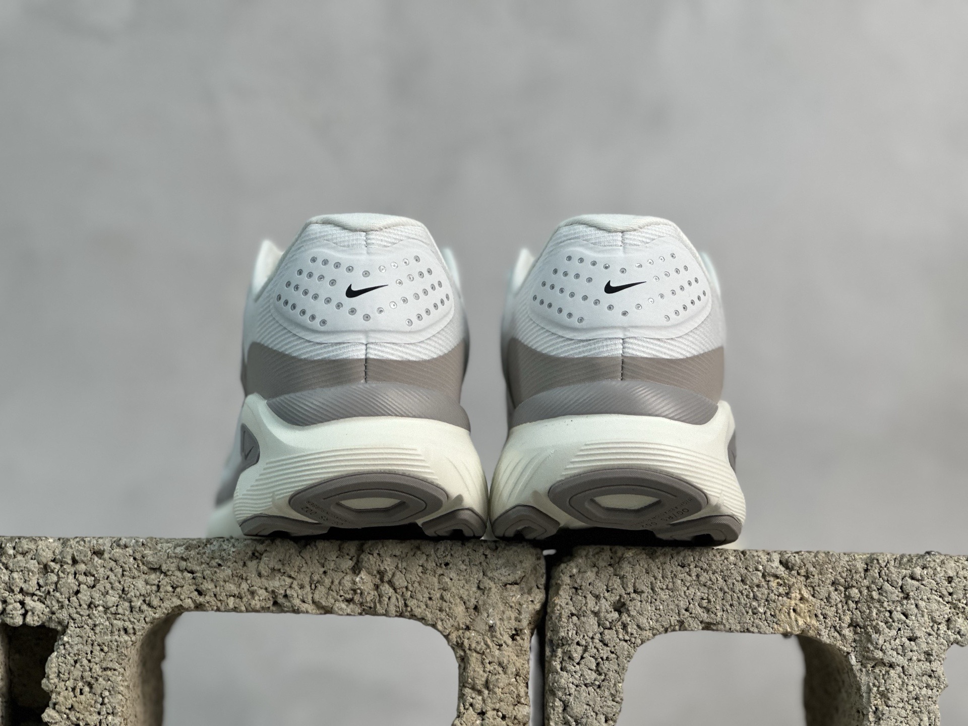 Nike Air Zoom Structure 26