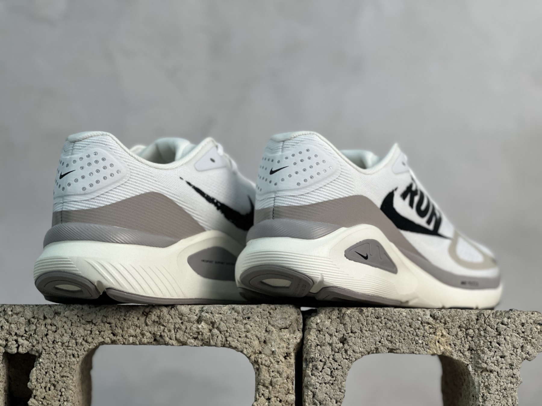 Nike Air Zoom Structure 26