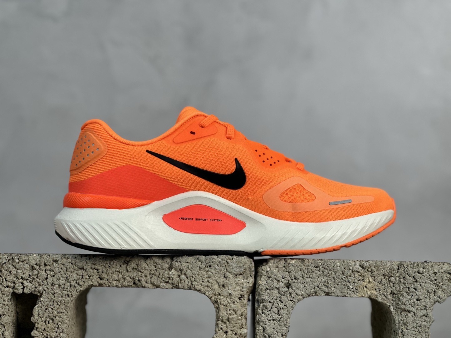 Nike Air Zoom Structure 26