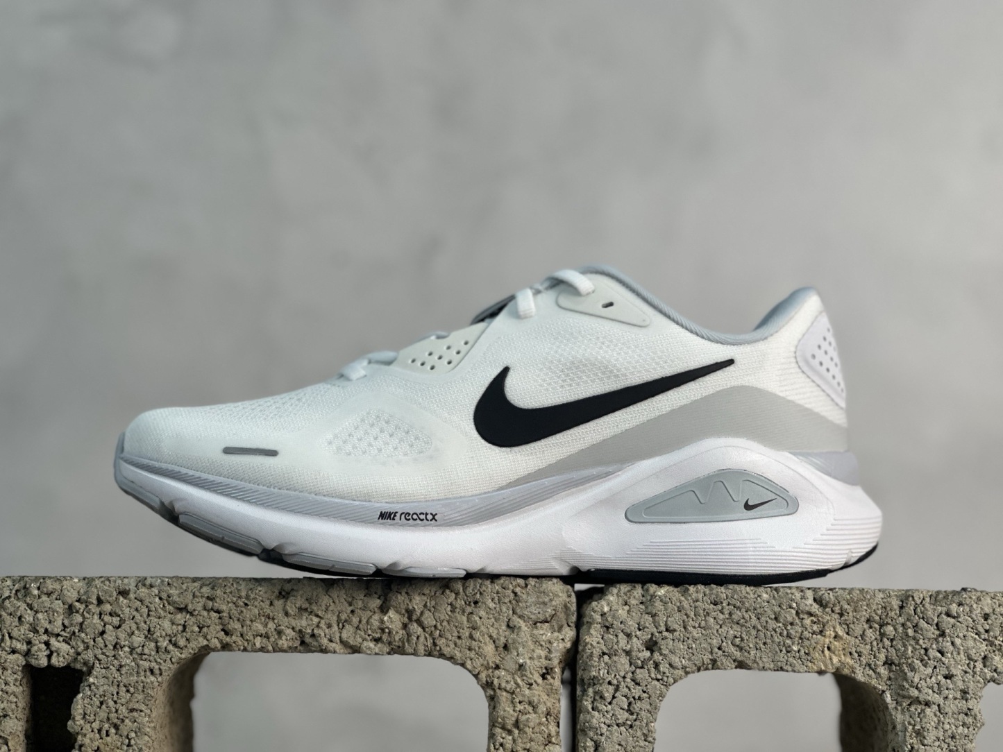 Nike Air Zoom Structure 26