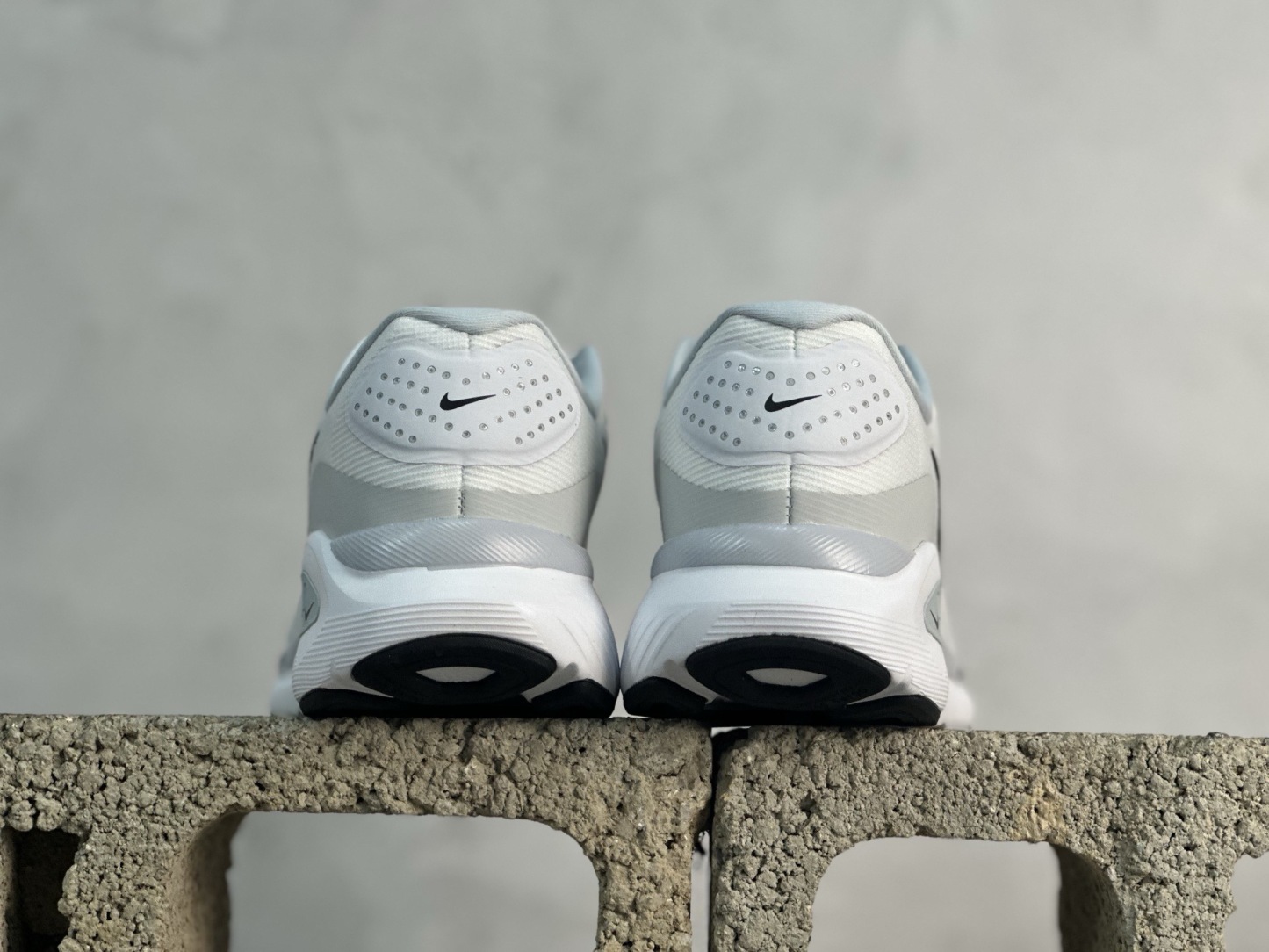 Nike Air Zoom Structure 26