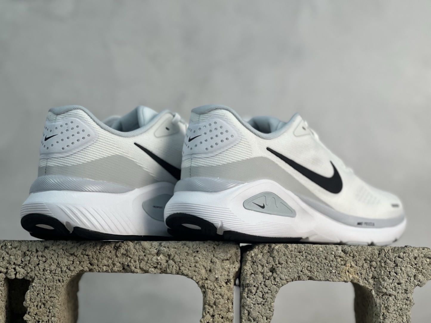 Nike Air Zoom Structure 26