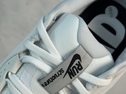 Nike Air Zoom Structure 26