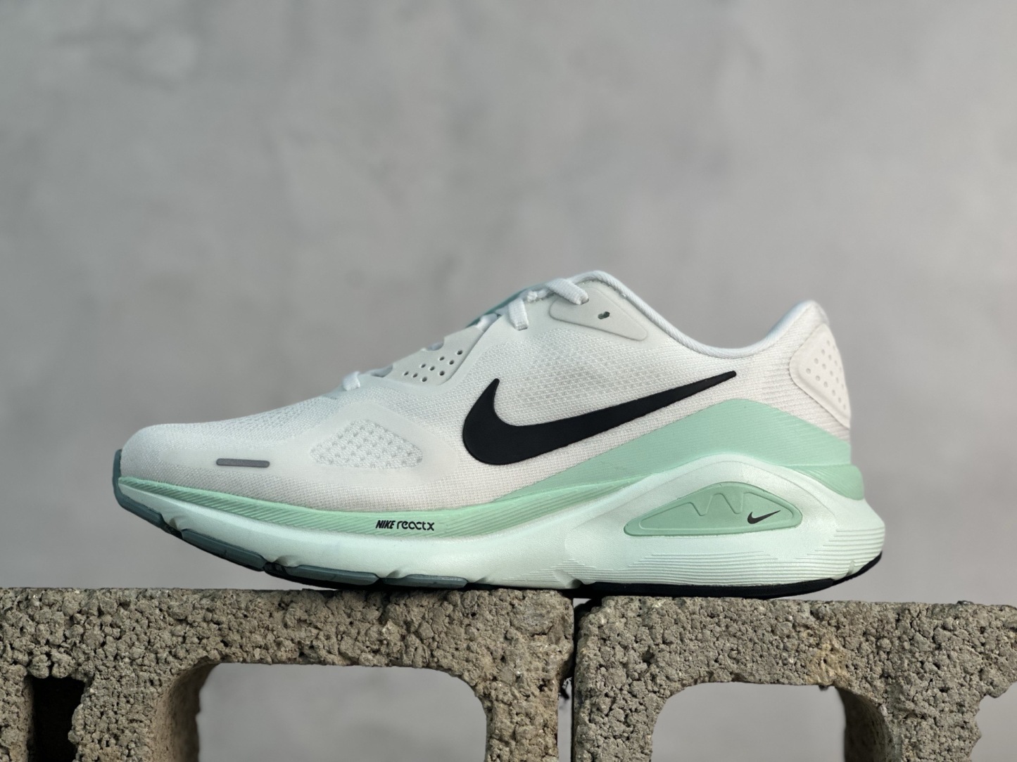Nike Air Zoom Structure 26