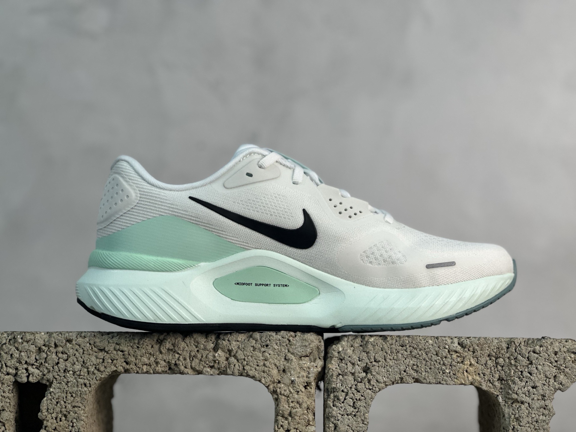 Nike Air Zoom Structure 26