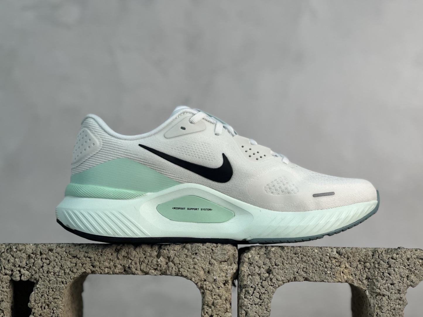 Nike Air Zoom Structure 26